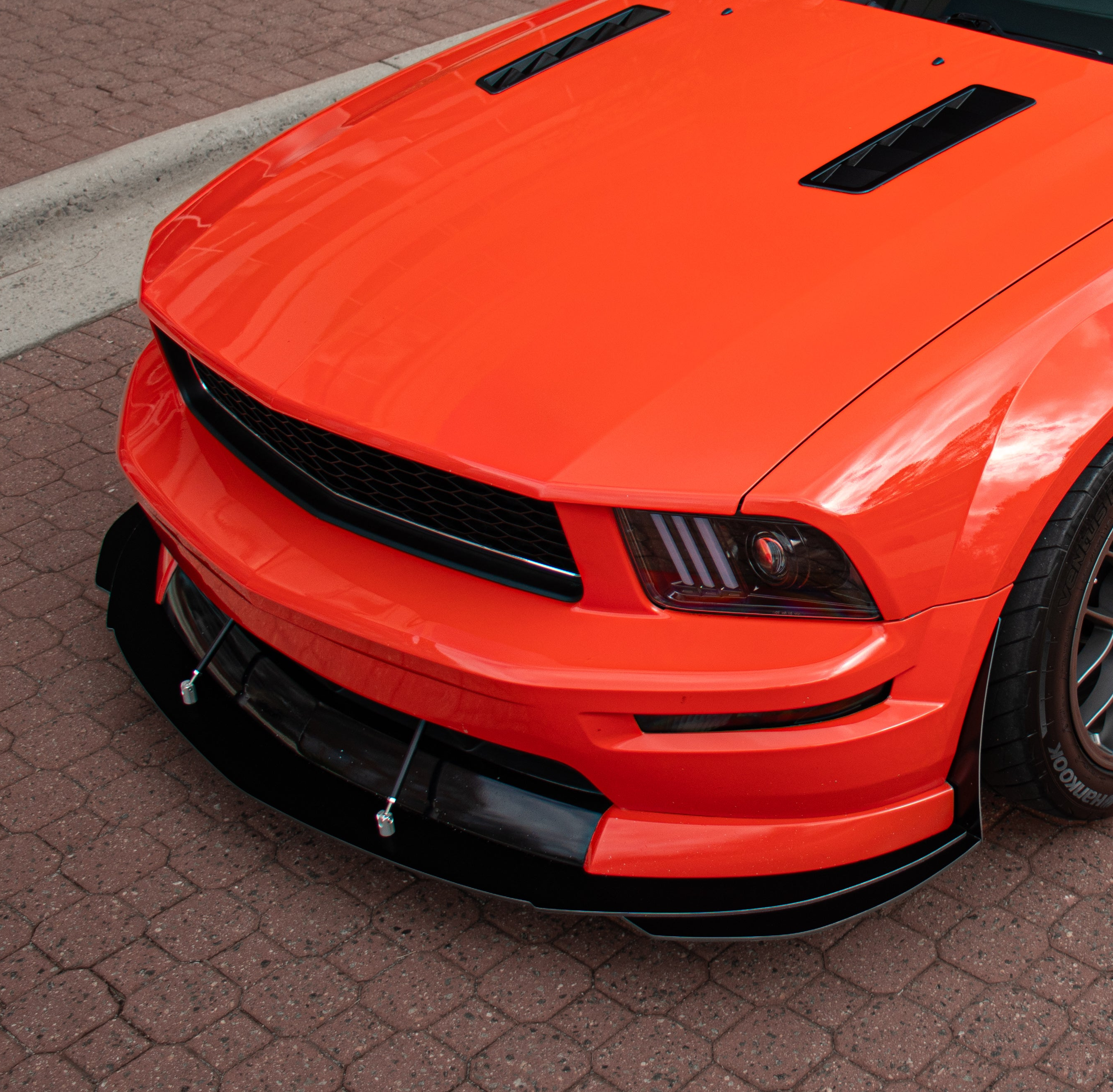 05-09 Mustang GT Front Splitter (With End Plates)