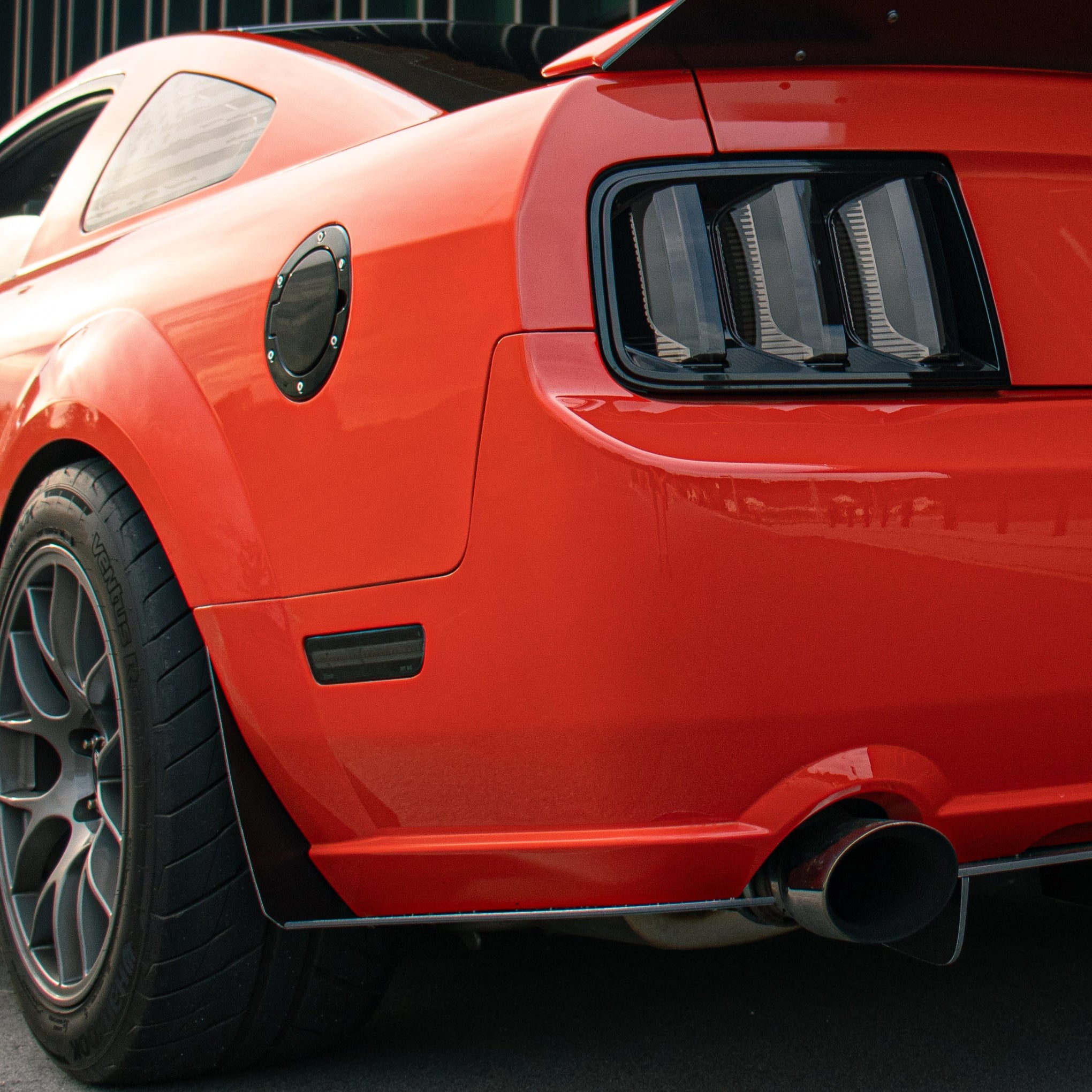 05-09 Mustang Rear Rock Guards / Splash Guards